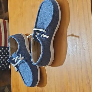 REVITALIGN Blue Women's Carefree Sneaker Size 9 Wide